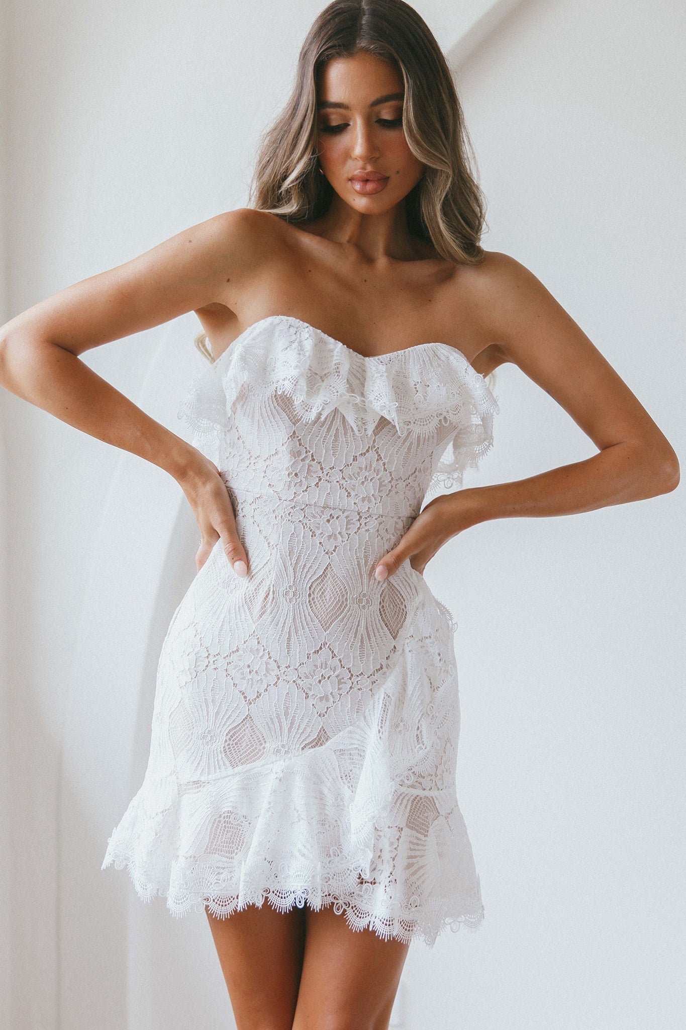 MARYLIN LACE MINI DRESS