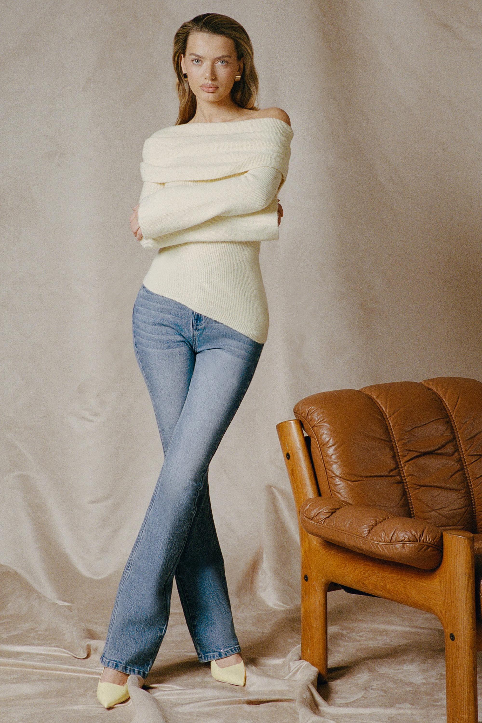 KIA HIGH-RISE FLARED JEANS